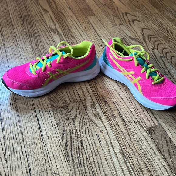 Asics Kids’ Jolt 3 shoes, size 4.5 - Picture 5 of 6